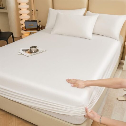 Mattress Protector 200 x 180 cm, Queen Fitted Sheet for Double Bed, Cotton Fabric, 30 cm Deep Pocket Fitted Sheet, Non-Slip Design (White, Sheet Only)